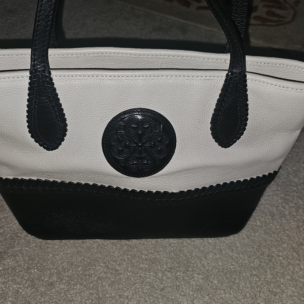 BRIGHTON FERRARA BLACK WHITE FLAVIA MEDALLION TOTE SHOULDER HANDBAG. RARE - Picture 11 of 14